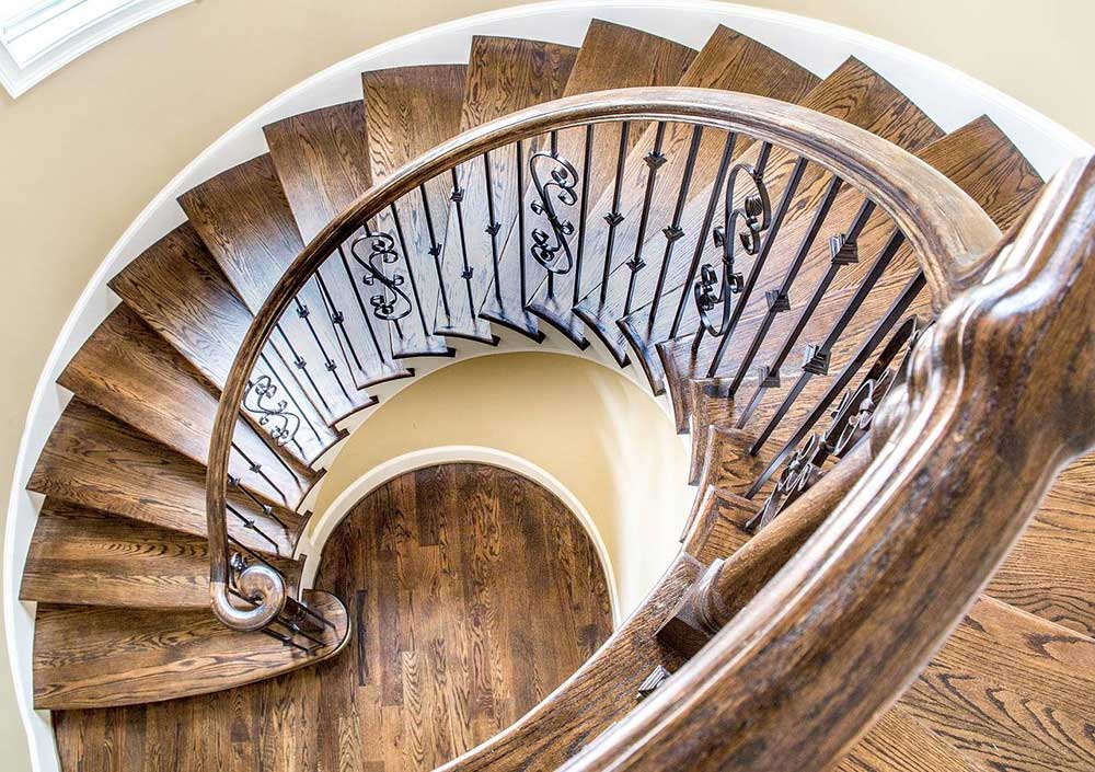 railing tangga spiral kayu model klasik