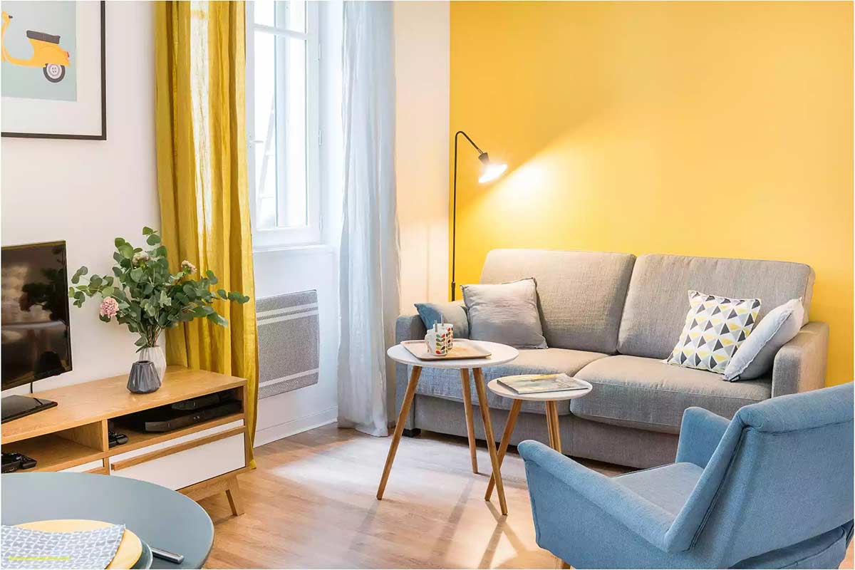 dekorasi ruang tamu kecil warna kuning