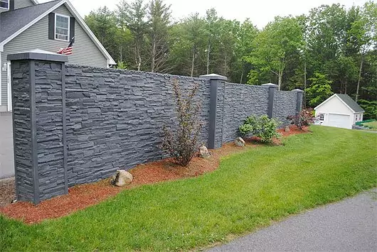 pagar beton unik dengan gaya klasik