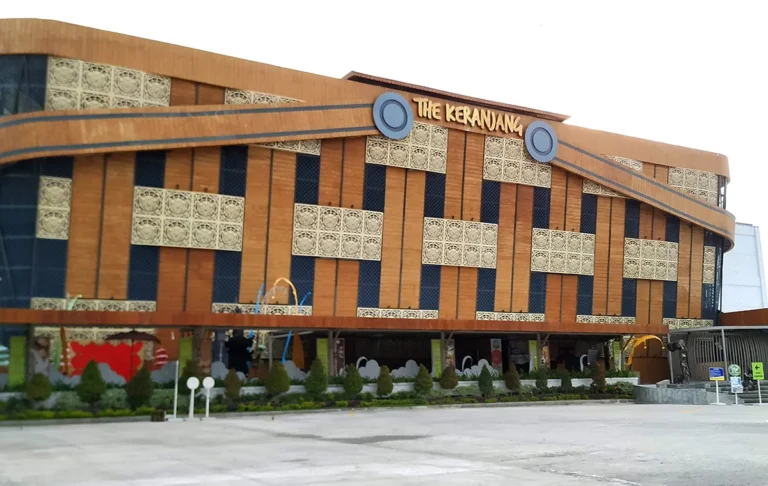 The Keranjang Facade